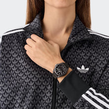 Laden Sie das Bild in den Galerie-Viewer, Adidas Unisex Uhr PROJECT FOUR Kunststoff schwarz AOST26041