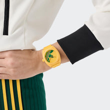 Laden Sie das Bild in den Galerie-Viewer, Adidas Unisex Uhr PROJECT THREE Keramik gelb AOST26045