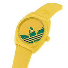 Laden Sie das Bild in den Galerie-Viewer, Adidas Unisex Uhr PROJECT THREE Keramik gelb AOST26045