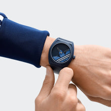 Laden Sie das Bild in den Galerie-Viewer, Adidas Unisex Uhr PROJECT THREE Keramik blau AOST26046