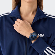 Laden Sie das Bild in den Galerie-Viewer, Adidas Unisex Uhr PROJECT THREE Keramik blau AOST26046
