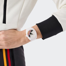 Laden Sie das Bild in den Galerie-Viewer, Adidas Unisex Uhr PROJECT THREE Keramik weiß AOST26047