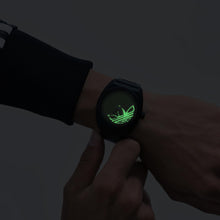 Laden Sie das Bild in den Galerie-Viewer, Adidas Unisex Uhr PROJECT THREE Kunststoff schwarz AOST26505