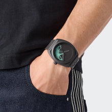 Laden Sie das Bild in den Galerie-Viewer, Adidas Unisex Uhr PROJECT THREE Keramik schwarz AOST26506