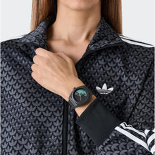Laden Sie das Bild in den Galerie-Viewer, Adidas Unisex Uhr PROJECT THREE Keramik schwarz AOST26506