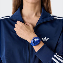 Laden Sie das Bild in den Galerie-Viewer, Adidas Unisex Uhr PROJECT THREE Keramik blau AOST26507
