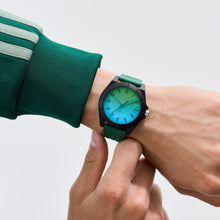 Laden Sie das Bild in den Galerie-Viewer, Adidas Unisex Uhr PROJECT FOUR GRFX Kunststoff grün AOST26511