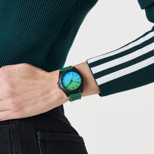 Laden Sie das Bild in den Galerie-Viewer, Adidas Unisex Uhr PROJECT FOUR GRFX Kunststoff grün AOST26511