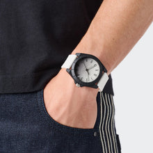 Laden Sie das Bild in den Galerie-Viewer, Adidas Unisex Uhr PROJECT FOUR GRFX Kunststoff weiß AOST26512