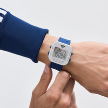 Laden Sie das Bild in den Galerie-Viewer, Adidas Unisex Uhr Digital ADAPTIK ONE Silikon blau AOST26518