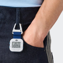 Laden Sie das Bild in den Galerie-Viewer, Adidas Unisex Uhr Digital ADAPTIK ONE Silikon blau AOST26518