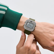 Laden Sie das Bild in den Galerie-Viewer, Adidas Unisex Uhr Digital ADAPTIK ONE Silikon grün AOST26521