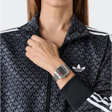 Laden Sie das Bild in den Galerie-Viewer, Adidas Unisex Uhr DIGITAL TWO Edelstahl silber AOST26522
