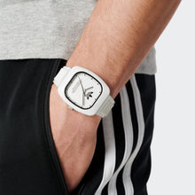 Laden Sie das Bild in den Galerie-Viewer, Adidas Unisex Uhr RETRO WAVE ONE Keramik weiß AOSY24030