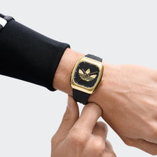 Laden Sie das Bild in den Galerie-Viewer, Adidas Unisex Uhr RETRO WAVE ONE Silikon schwarz AOSY26001