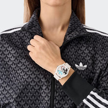 Laden Sie das Bild in den Galerie-Viewer, Adidas Unisex Uhr GAME THREE Silikon weiß AOSY26013