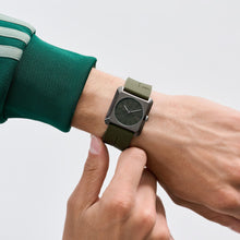 Laden Sie das Bild in den Galerie-Viewer, Adidas Unisex Uhr RETRO POP FOUR Silikon grün AOSY26504