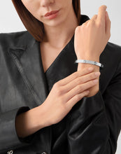 Laden Sie das Bild in den Galerie-Viewer, Philipp Plein Unisex Armband Armreif Edelstahl IP Gold PLEIN CUFF M PJ1EA34BM