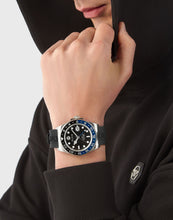 Laden Sie das Bild in den Galerie-Viewer, Philipp Plein Herren Uhr Analog Quarz GMT-I CHALLENGER PWYBA0123 Silikon