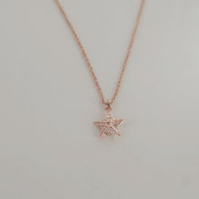 Laden Sie das Bild in den Galerie-Viewer, Esprit Damen Kette Edelstahl Rosé Collier Stern ESNL031