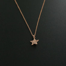 Laden Sie das Bild in den Galerie-Viewer, Esprit Damen Kette Edelstahl Rosé Collier Stern ESNL031