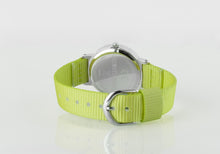 Laden Sie das Bild in den Galerie-Viewer, JACQUES FAREL Kinder-Armbanduhr Analog Quarz Jungen Textilband KOP 05 grün