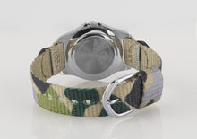 Laden Sie das Bild in den Galerie-Viewer, JACQUES FAREL Kinder-Armbanduhr Analog Quarz Jungen Textilband KWD 4111 T-Rex