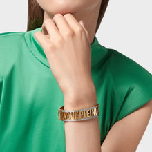 Laden Sie das Bild in den Galerie-Viewer, Philipp Plein Damen Armband Armreif Edelstahl IP Gold LETTERING PJ1AA10BS