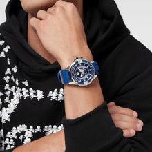 Laden Sie das Bild in den Galerie-Viewer, Philipp Plein Herren Uhr Analog Quarz THE $KULL CARBON FIBER PWAAA1722 Silikon
