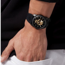 Laden Sie das Bild in den Galerie-Viewer, Philipp Plein Herren Uhr Analog Quarz THE $KULL KING schwarz PWLAA0322 Silikon