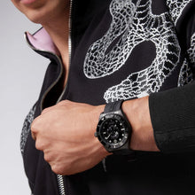 Laden Sie das Bild in den Galerie-Viewer, Philipp Plein Herren Uhr Analog Quarz THE $KULL DIVER PWOAA0422 Silikon