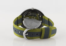 Laden Sie das Bild in den Galerie-Viewer, JACQUES FAREL Jugenduhr Armbanduhr Analog Quarz Jungen Kinder Textilband STH 14