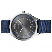 Laden Sie das Bild in den Galerie-Viewer, Bering Herren Uhr Armbanduhr Titan Ultra Slim - 11739-873 Textil