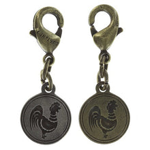 Laden Sie das Bild in den Galerie-Viewer, Konplott Anhänger Charm Zodiac Rooster/Hahn XS brass/silver