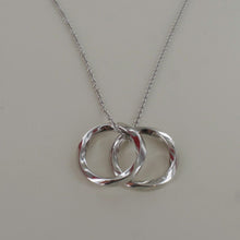 Laden Sie das Bild in den Galerie-Viewer, Esprit Damen Kette Silber Collier Ringe ESNL013