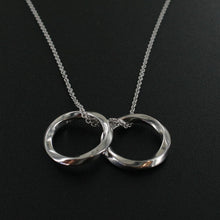 Laden Sie das Bild in den Galerie-Viewer, Esprit Damen Kette Silber Collier Ringe ESNL013