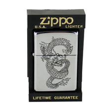 Laden Sie das Bild in den Galerie-Viewer, Zippo Feuerzeug Modell 250 Design Dragon 1 sw