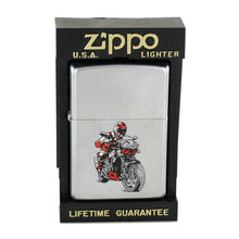 Laden Sie das Bild in den Galerie-Viewer, Zippo Feuerzeug  Motorradfahrer rot